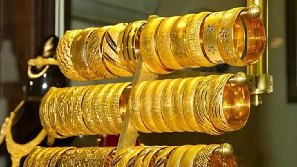 ضغوط عالمية تدفع أسعار الذهب نحو تسجيل تراجع جديد في الأسواق المالية